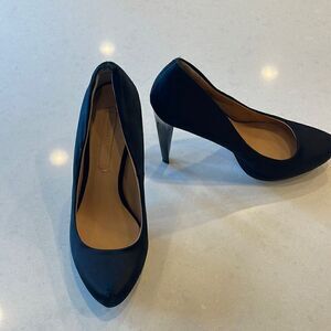 Bcbgmaxazria women’s stiletto size 7, 4.5 heel, box toe, stain upper fun heels.